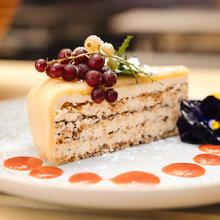 Medus kūka Medovik Honey cake